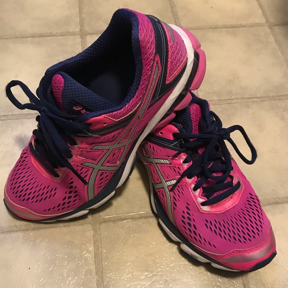 Gently used ASICS GT1000 size 6.5